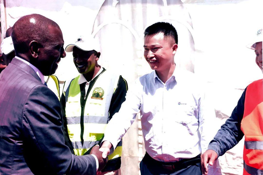 The President of Kenya is here! start